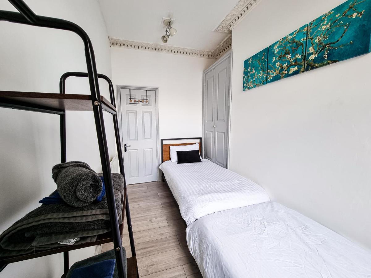 Newly Refurbished Flat In Central Cheltenham With Parking المظهر الخارجي الصورة
