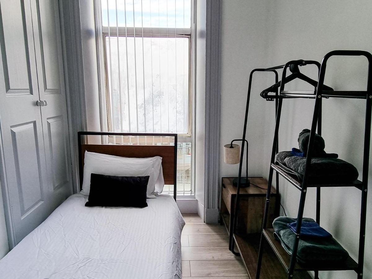 Newly Refurbished Flat In Central Cheltenham With Parking المظهر الخارجي الصورة
