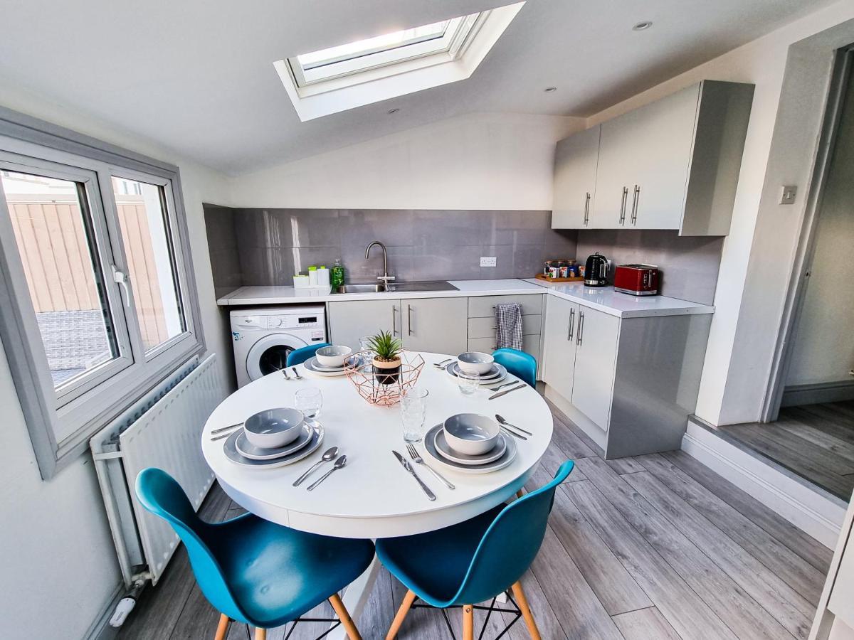 Newly Refurbished Flat In Central Cheltenham With Parking المظهر الخارجي الصورة